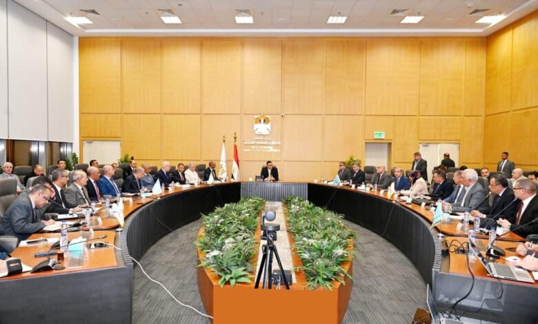 وزير الإسكان يتابع تنفيذ مشروعات مياه الشرب والصرف الصحي ضمن “حياة كريمة” في الفيوم والمنيا وزير الإسكان يتابع تنفيذ مشروعات مياه الشرب والصرف الصحي ضمن “حياة كريمة” في الفيوم والمنيا