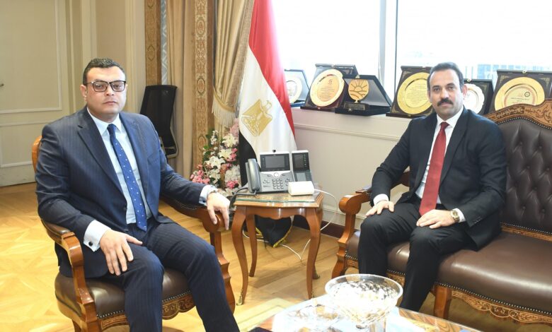 وزير الإسكان يبحث مع رئيس جهاز مستقبل مصر ملفات العمل المشتركة في المدن الجديدة وزير الإسكان يبحث مع رئيس جهاز مستقبل مصر ملفات العمل المشتركة في المدن الجديدة