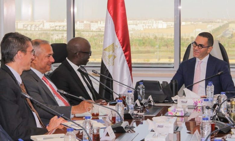 وزير الاستثمار يبحث مع البنك الدولي تعزيز فرص التنمية الاقتصادية المستدامة في مصر