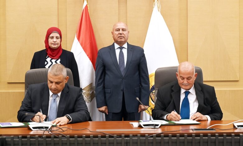 “القاهرة للاستثمار” توقع عقدًا مع شركة “ليوني مصر” لإقامة مجمع صناعي لإنتاج الضفائر والكابلات الكهربائية “القاهرة للاستثمار” توقع عقدًا مع شركة “ليوني مصر” لإقامة مجمع صناعي لإنتاج الضفائر والكابلات الكهربائية