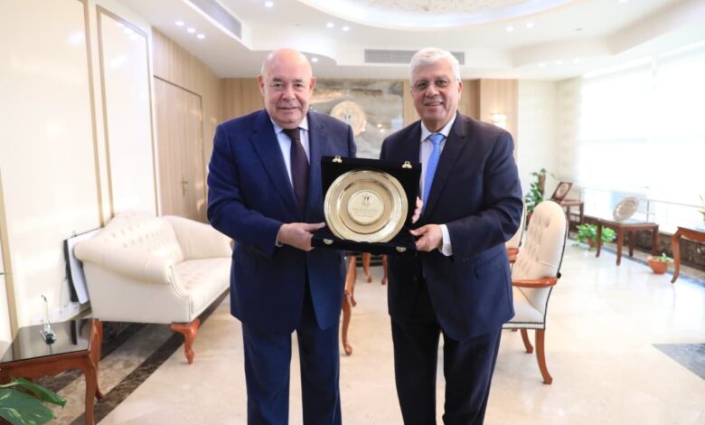 وزير التعليم العالي والممثل الخاص للرئيس الروسي يبحثان تعزيز التعاون المشترك بين البدين