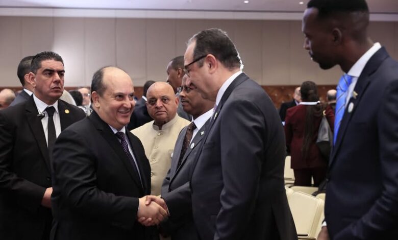 وزير قطاع الأعمال: التعاون مع الجزائر والدول الأفريقية بهدف بناء صناعة دوائية رائدة وتعزيز الأمن الصحي للقارة وزير قطاع الأعمال: التعاون مع الجزائر والدول الأفريقية بهدف بناء صناعة دوائية رائدة وتعزيز الأمن الصحي للقارة