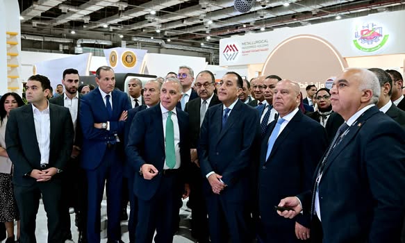 على هامش المؤتمر الدولي للنقل الذكي.. رئيس الوزراء يزور معرض الصناعة MEA Industry