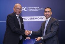 بنك قناة السويس يوقع اتفاقية تمويل بقيمة 50 مليون دولار مع مؤسسة التمويل الدولية لدعم التحول الأخضر