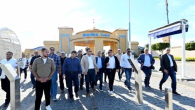 وزير الإسكان يتفقد مشروع “مارينا 8” وتطوير الطريق الرئيسي لمدخل مارينا 5