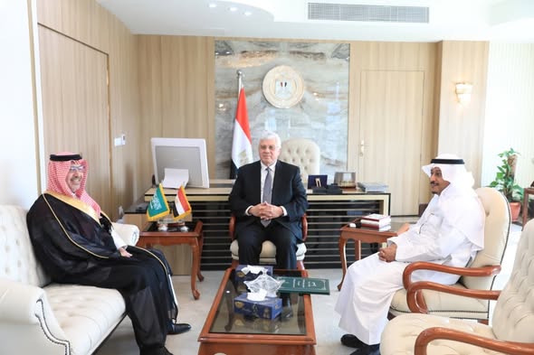 وزير التعليم العالي يبحث سبل تعزيز التعاون مع السفير السعودي بالقاهرة وزير التعليم العالي يبحث سبل تعزيز التعاون مع السفير السعودي بالقاهرة