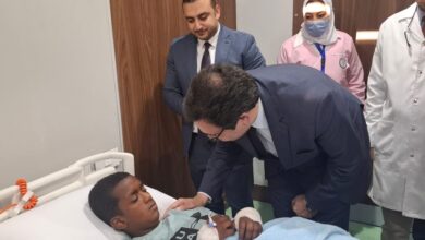 وزير الثقافة يزور طلاب أسوان المصابين في حادث طريق إسنا