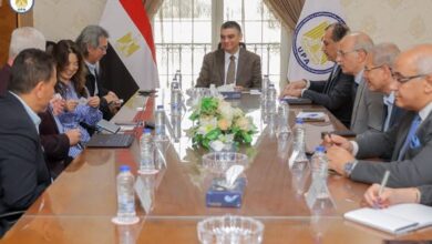 “هيئة الشراء الموحد” تبحث مع شركة De Well العالمية الاستفادة من المخازن الاستراتيجية