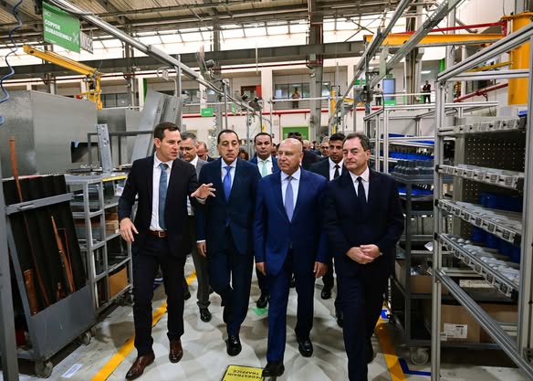 رئيس الوزراء يفتتح توسعات المصنع الإقليمي لشركة “شنايدر إلكتريك” بمدينة بدر رئيس الوزراء يفتتح توسعات المصنع الإقليمي لشركة “شنايدر إلكتريك” بمدينة بدر