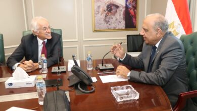 محمود عصمت: الربط الكهربائي مع أوروبا عبر اليونان يجعل مصر مركزاً إقليمياً لتبادل الطاقة بين قارات العالم الثلاث محمود عصمت: الربط الكهربائي مع أوروبا عبر اليونان يجعل مصر مركزاً إقليمياً لتبادل الطاقة بين قارات العالم الثلاث