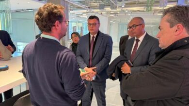 وزير الإسكان يبحث تعزيز التعاون مع شركة «أكسيونا» الإسبانية لتنفيذ مشروعات المياه وتحلية البحر في مصر وزير الإسكان يبحث تعزيز التعاون مع شركة «أكسيونا» الإسبانية لتنفيذ مشروعات المياه وتحلية البحر في مصر