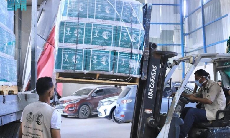 71 طائرة و8 سفن.. مركز الملك سلمان يواصل جهوده الإنسانية لإغاثة قطاع غزة 71 طائرة و8 سفن.. مركز الملك سلمان يواصل جهوده الإنسانية لإغاثة قطاع غزة