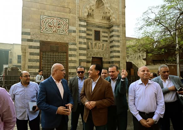 مدبولي يتفقد أعمال إحياء حارة الروم وباب زويلة.. ويؤكد: معرض للحرف التراثية بحديقة الفسطاط قريبًا
