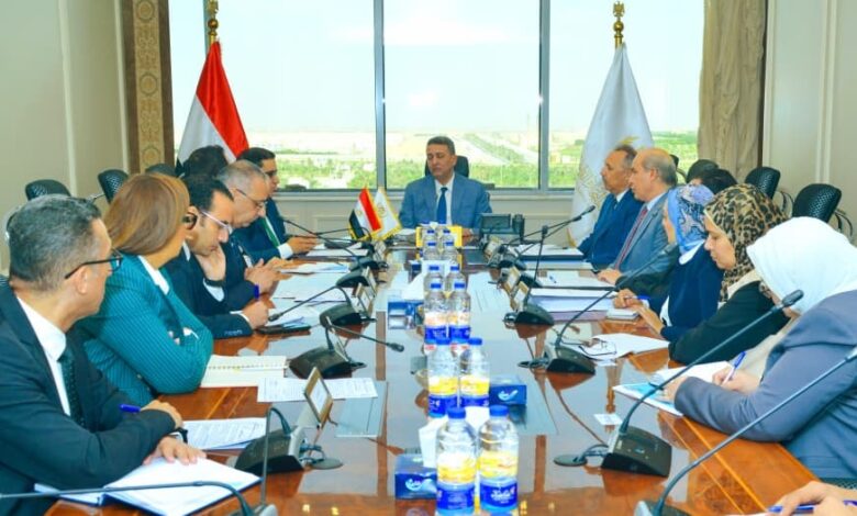 “التموين” تبحث إنشاء المركز اللوجستي العالمي لتخزين وتوزيع الحبوب بميناء شرق بورسعيد