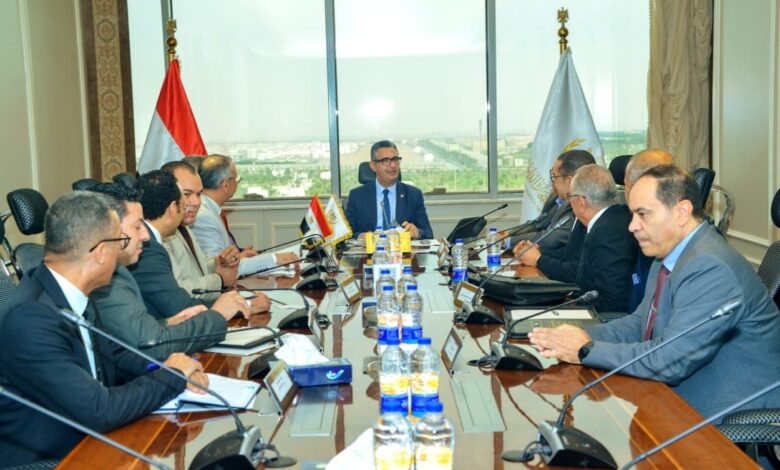  وزير التموين يوجه بالتصدي لأي ممارسات غير مشروعة في تداول الأسطوانات أو المواد البترولية