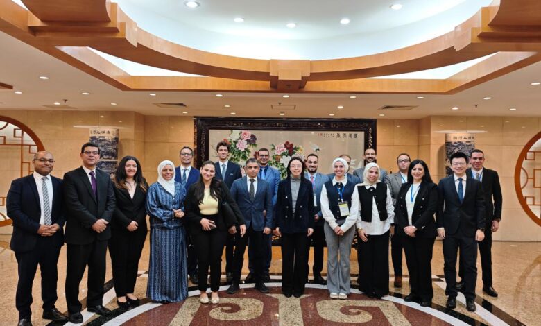 17 مسئولًا حكوميًا يزورون بكين لتبادل الخبرات في التنمية الاقتصادية