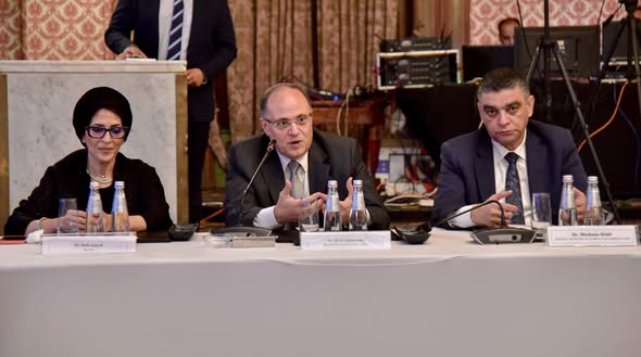 رئيس هيئة الدواء: مصر تمتلك بنية تشريعية وتنظيمية قوية تجعلها وجهة واعدة للاستثمار الدوائي