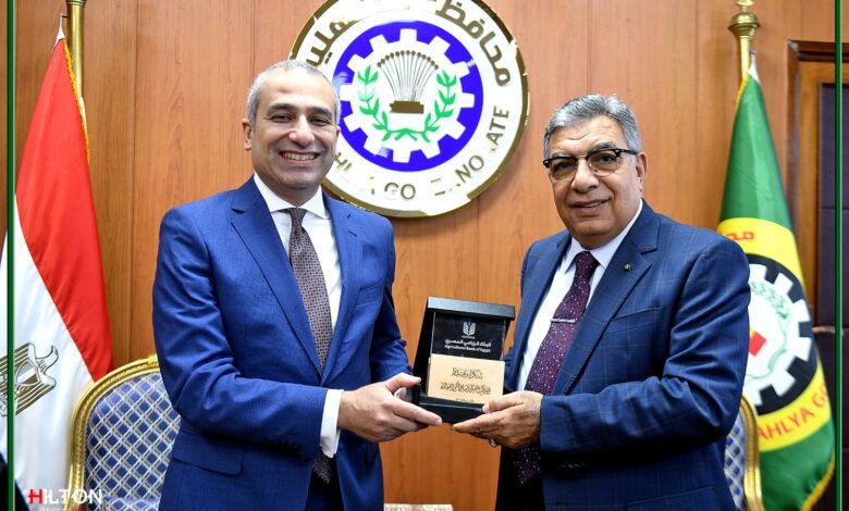 رئيس البنك الزراعي المصري يلتقي محافظ الدقهلية لتعزيز التعاون في المشروعات التنموية وتمويل صغار المزارعين رئيس البنك الزراعي المصري يلتقي محافظ الدقهلية لتعزيز التعاون في المشروعات التنموية وتمويل صغار المزارعين