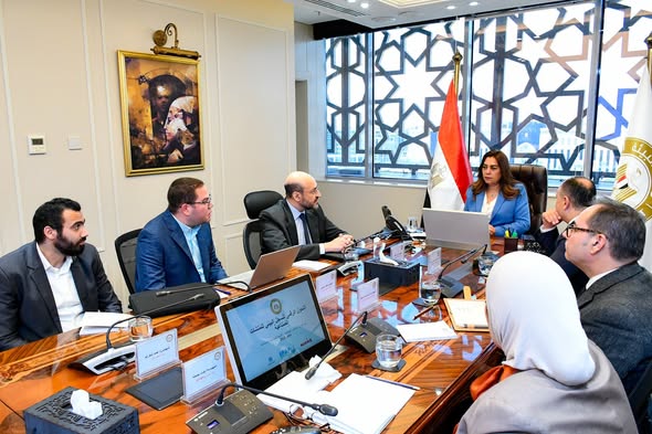 وزيرة التنمية المحلية: “السجل البيئي” يستوعب 30% من إجمالي القوى العاملة في 38 ألف منشأة صناعية وزيرة التنمية المحلية: “السجل البيئي” يستوعب 30% من إجمالي القوى العاملة في 38 ألف منشأة صناعية
