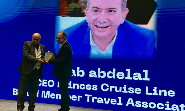 تكريم إيهاب عبد العال في مؤتمر «Hotel Tech» لدوره في تطوير خدمات الضيافة وتعزيز الذكاء الاصطناعي في السياحة