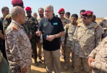 وفد عسكري يزور مقر مشروع “مسام” في ميدي ويشهد عرضًا لكاسحة الألغام