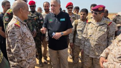 وفد عسكري يزور مقر مشروع “مسام” في ميدي ويشهد عرضًا لكاسحة الألغام