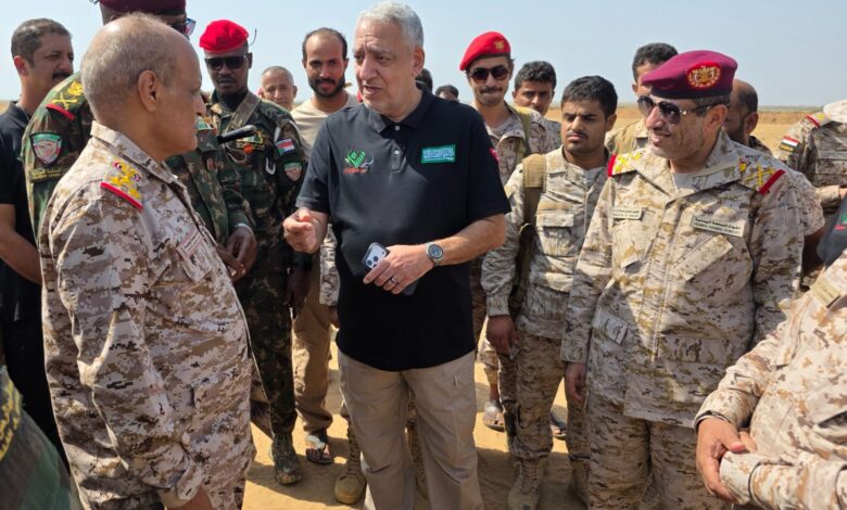 وفد عسكري يزور مقر مشروع “مسام” في ميدي ويشهد عرضًا لكاسحة الألغام وفد عسكري يزور مقر مشروع “مسام” في ميدي ويشهد عرضًا لكاسحة الألغام