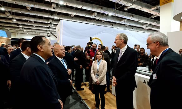 رئيس الوزراء يعطي إشارة بدء التشغيل التجريبي للخط الأول للقطار الكهربائي السريع رئيس الوزراء يعطي إشارة بدء التشغيل التجريبي للخط الأول للقطار الكهربائي السريع