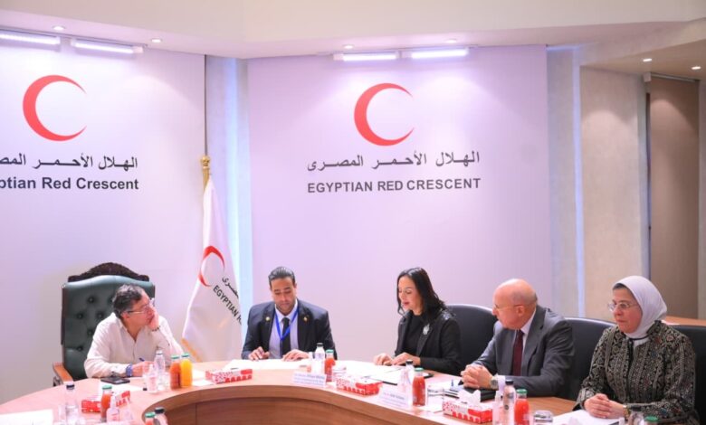 الهلال الأحمر المصري قدّم أكثر من 650 ألف طن مساعدات لقطاع غزة الهلال الأحمر المصري قدّم أكثر من 650 ألف طن مساعدات لقطاع غزة