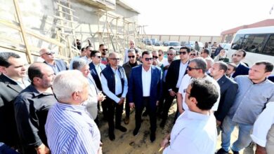 وزير الإسكان ومحافظ الفيوم يتفقدان توسعات محطة معالجة “كحك” بمركز يوسف الصديق
