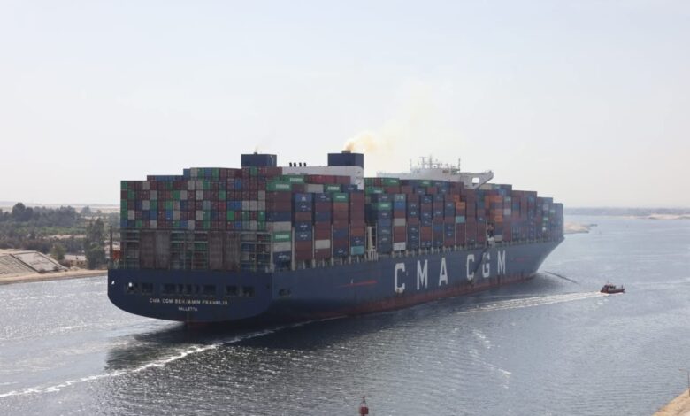 عبور أكبر سفينة حاويات منذ عامين لقناة السويس ومؤشرات إيجابية لعودة السفن العملاقة