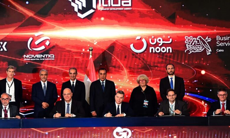 رئيس الوزراء يشهد توقيع مذكرات تفاهم مع 55 شركة لتوسيع صناعة التعهيد وتصدير الخدمات الرقمية رئيس الوزراء يشهد توقيع مذكرات تفاهم مع 55 شركة لتوسيع صناعة التعهيد وتصدير الخدمات الرقمية