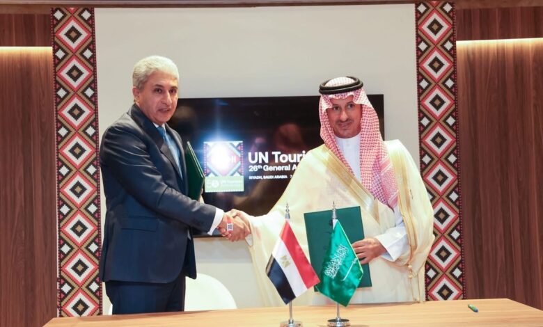 مصر والسعودية توقعان برنامجًا تنفيذيًا لتعزيز التعاون السياحي مصر والسعودية توقعان برنامجًا تنفيذيًا لتعزيز التعاون السياحي