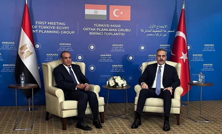 مباحثات مصرية – تركية لتعزيز التعاون الثنائي والتشاور حول القضايا الإقليمية