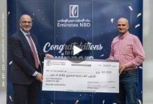 بنك الإمارات دبي الوطني يسلم الفائز بجائزة شهر أكتوبر 30 ألف جنيه ضمن حملة مستندات التحصيل