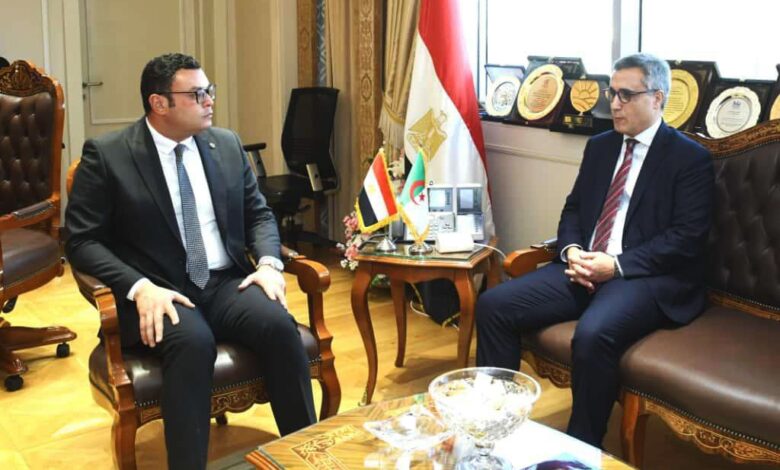 وزير الإسكان يستقبل سفير الجزائر بالقاهرة لبحث تعزيز التعاون في مجال التنمية العمرانية وزير الإسكان يستقبل سفير الجزائر بالقاهرة لبحث تعزيز التعاون في مجال التنمية العمرانية