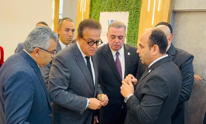 بالصور.. وزير الصحة يزور جناح “الفجر ميديكال” في المؤتمر العالمي للسكان والصحة ويطلع على أحدث منظومات الغازات الطبية بالصور.. وزير الصحة يزور جناح “الفجر ميديكال” في المؤتمر العالمي للسكان والصحة ويطلع على أحدث منظومات الغازات الطبية