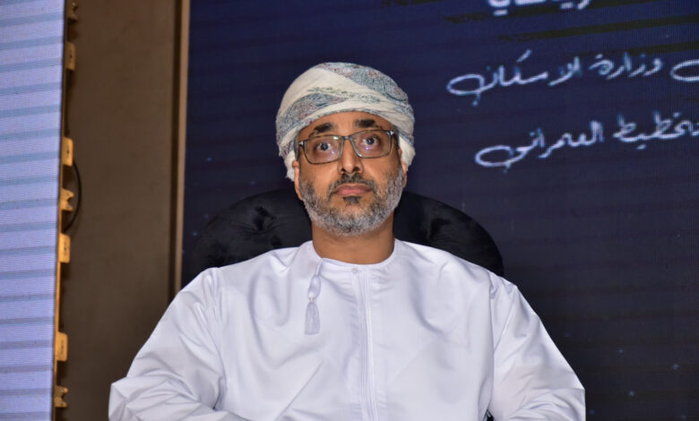 فيصل الريامي: مدينة السلطان هيثم تشهد استثمارات بقيمة 6 مليارات دولار و400 ألف وحدة سكنية جديدة قيد التنفيذ فيصل الريامي: مدينة السلطان هيثم تشهد استثمارات بقيمة 6 مليارات دولار و400 ألف وحدة سكنية جديدة قيد التنفيذ