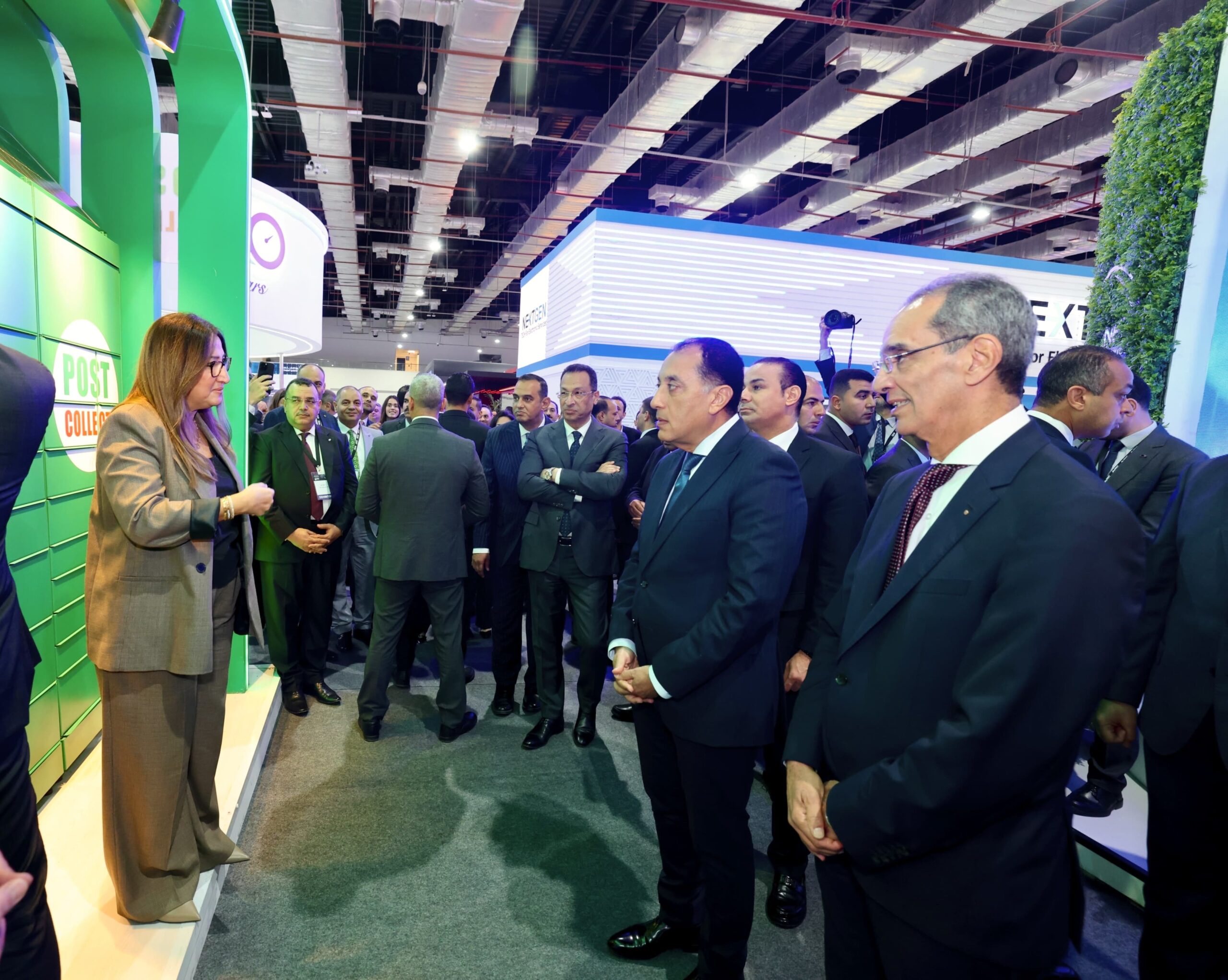 داليا الباز تستعرض أمام رئيس الوزراء جهود تطوير الخدمات البريدية خلال Cairo ICT 2025