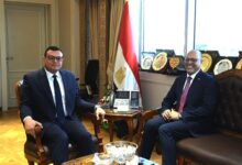 وزيرا الإسكان والعمل يبحثان تعزيز التعاون في عدد من الملفات المشتركة