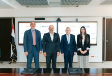 شراكة استراتيجية بين e& business وصيدليات العزبي لتسريع التحول الرقمي في القطاع الصحي