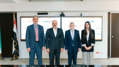 شراكة استراتيجية بين e& business وصيدليات العزبي لتسريع التحول الرقمي في القطاع الصحي