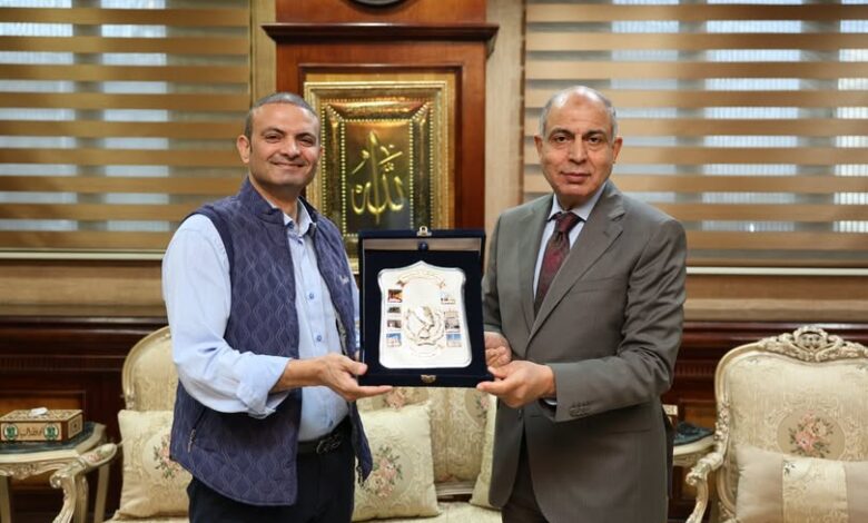 محافظ المنيا يكرم رئيس قطاع البنك الزراعي لدوره في دعم خطط التنمية 