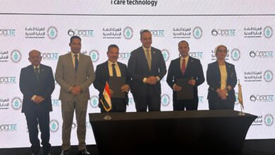 بروتوكول تعاون بين التأمين الصحي و”أي كير تكنولوجي” لتدريب 100 طبيب عيون سنويًا على عمليات المياه البيضاء