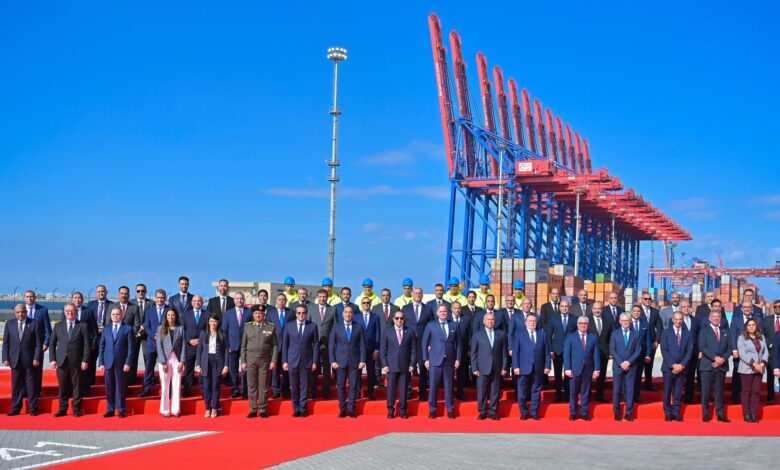 السيسي يفتتح عددًا من المحطات البحرية بالمنطقة الاقتصادية لقناة السويس السيسي يفتتح عددًا من المحطات البحرية بالمنطقة الاقتصادية لقناة السويس