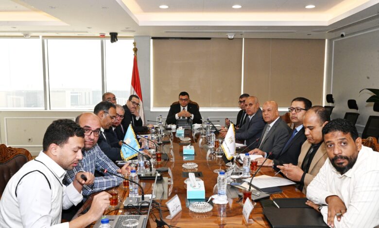 وزير الإسكان يتابع مشروعات الطرق والمرافق بحدائق أكتوبر ويوجه بسرعة التنفيذ والصيانة المستمرة وزير الإسكان يتابع مشروعات الطرق والمرافق بحدائق أكتوبر ويوجه بسرعة التنفيذ والصيانة المستمرة