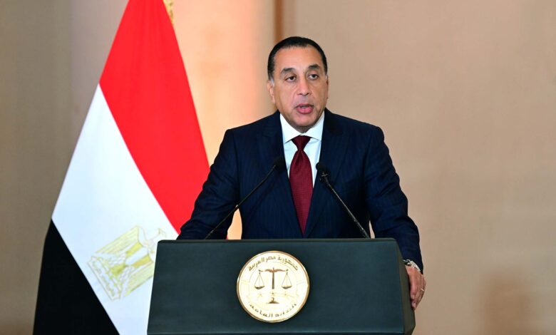 رئيس الوزراء: تسليم 265 كيلو جرامًا من السبائك الذهبية لـ البنك المركزي بقيمة 1.65 مليار جنيه رئيس الوزراء: تسليم 265 كيلو جرامًا من السبائك الذهبية لـ البنك المركزي بقيمة 1.65 مليار جنيه