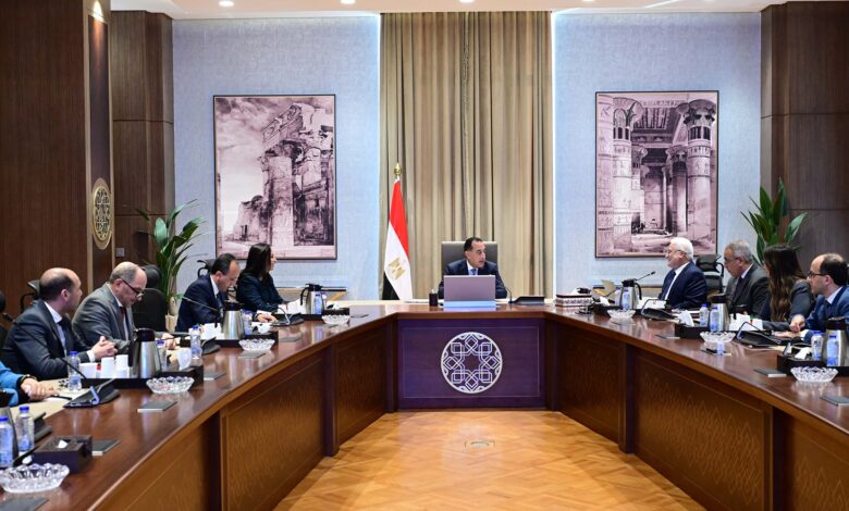 رئيس الوزراء يبحث تعظيم العوائد الاستثمارية لأموال هيئة التأمينات الاجتماعية