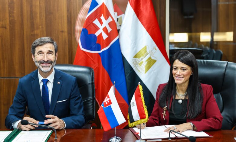 45 شركة سلوفاكية تعمل في مصر باستثمارات تتجاوز 560 مليون دولار 45 شركة سلوفاكية تعمل في مصر باستثمارات تتجاوز 560 مليون دولار