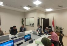 هيئة المجتمعات العمرانية تعقد اجتماعاً موسعاً للغرفة الرئيسية للأزمات لمناقشة آليات التطوير وتعزيز الاستجابة للطوارئ